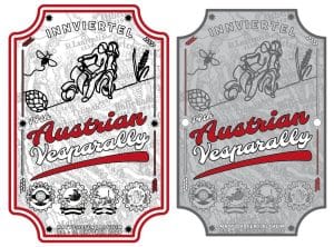 Zwei Schilder mit Vespa-Motiven, dekorativ gestaltet, Schriftzug „Austrian Vesparally“, Rot-Schwarz-Weiß, Vintage-Stil, Rallye- und Roller-Symbole.
