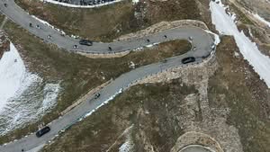 Serpentinen der Straße zur Edelweissspitze aus Drohnensicht.