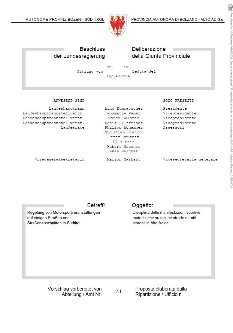 Offizielles Dokument der Landesregierung Südtirol zur Regelung von Motorsportveranstaltungen auf bestimmten Straßen, zweisprachig Deutsch und Italienisch, mit Behördennamen und Sitzungsteilnehmern.